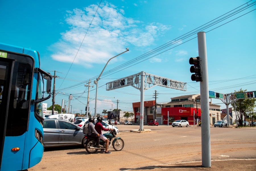 TRÂNSITO: Prefeitura já investiu quase R$ 8 milhões em sistema digitalizado em semáforos