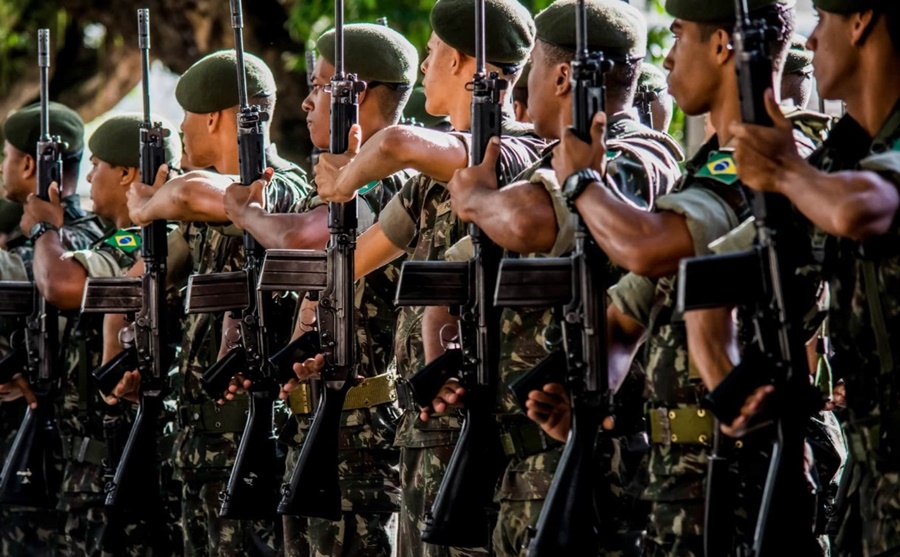 22 ANOS: Concurso do Exército oferece 440 vagas para oficiais de ensino bélico