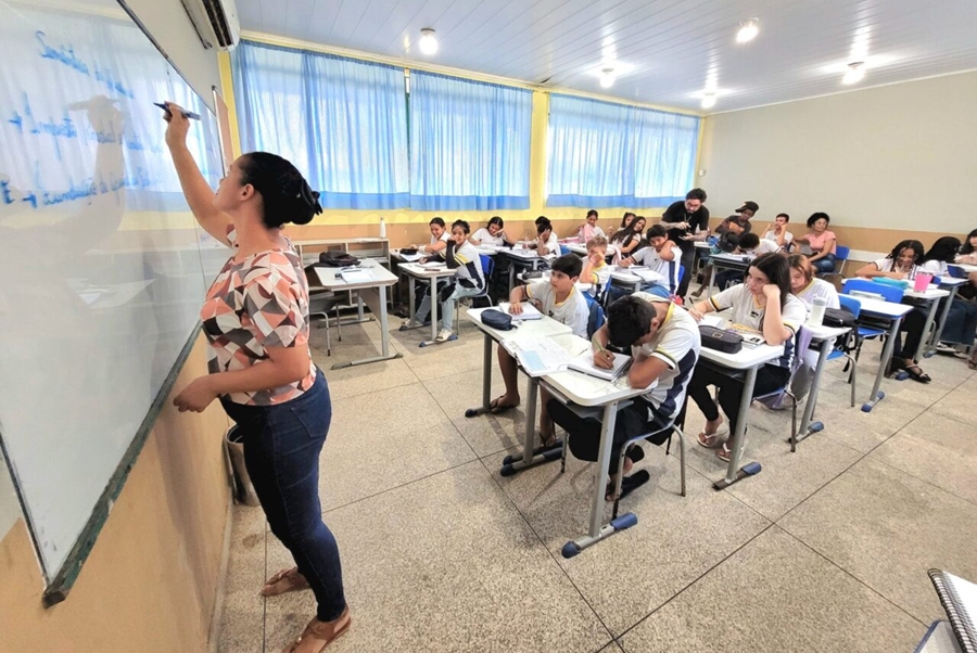 PROFESSORES: Governo anuncia atualização do piso do magistério aos profissionais da Educação