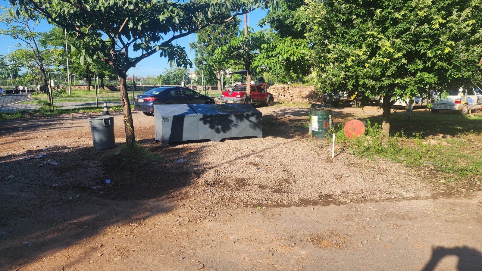 OUTRO LADO: Prefeitura esclarece lixo acumulado no Parque da Cidade