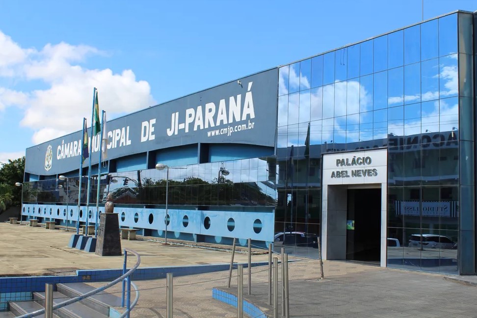 SUBSTITUIÇÃO: Suplentes de vereadores tomam posse em Ji-Paraná 