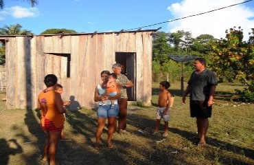 INJUSTIÇA – Funcionários da Santo Antônio Energia intimidam e ameaçam derrubar casas de moradores da Gleba Jacy-Paraná – Fotos e vídeo