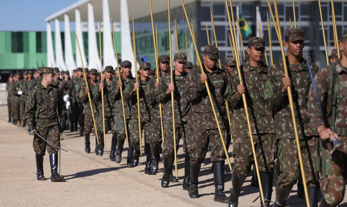 TEMPORÁRIOS: Formação militar fixa vagas para negros, indígenas e quilombolas