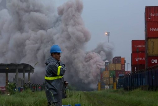 Fogo é controlado, mas fumaça se espalha pelo litoral