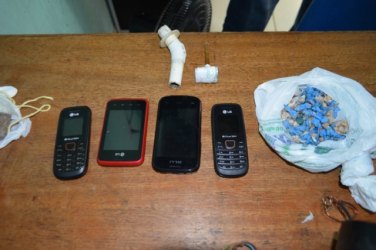 Agentes apreendem drogas e celulares em presídio