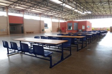 Escolas estaduais de Cacoal recebem mesas para refeitório