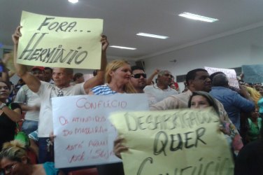 Plano contra Confúcio fracassa: 