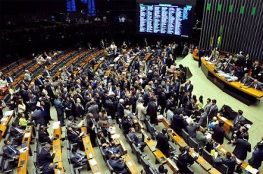 ABSURDO - Com reajuste em benefícios, deputado federal passa a custar até R$ 176 mil por mês