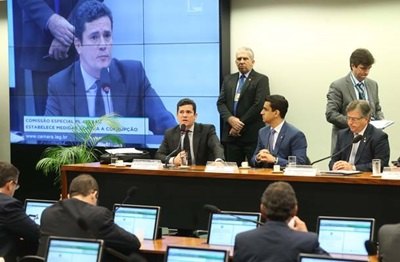 Comissão discute afrouxar propostas anticorrupção