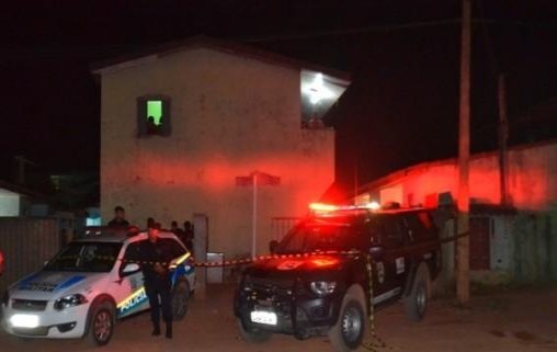 Homem é assassinado a tiros ao chegar em apartamento