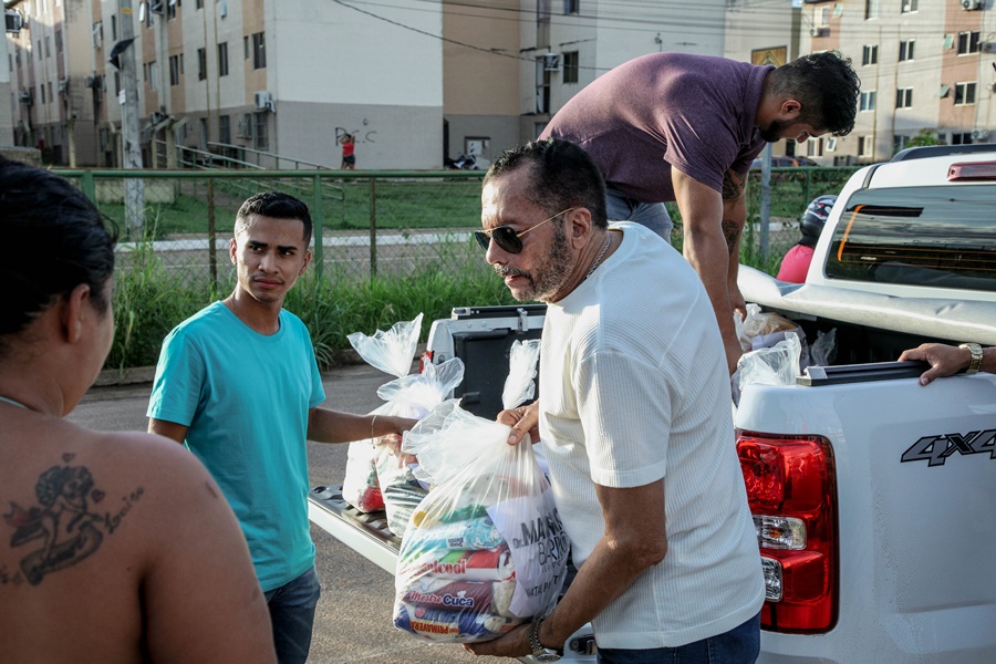 NATAL PARA TODOS: Dr. Macário Barros entrega mais de 200 cestas básicas através de ação solidária