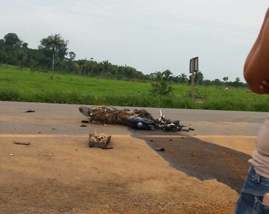 RODOVIA DA MORTE - Motociclista colide com carreta e perde a vida na BR-364