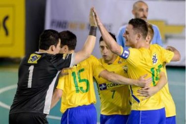 Futsal: Brasil humilha Argentina e garante vaga na semi