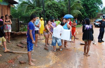 DESESPERO – Famílias ficam desabrigadas, casas são arrastadas e situação de calamidade se espalha no bairro Nacional - Confira Fotos 