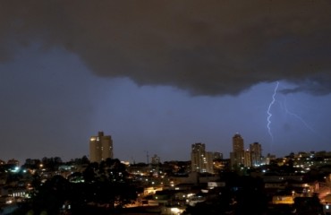 Previsão do tempo aponta chuvas para a virada de ano em Rondônia