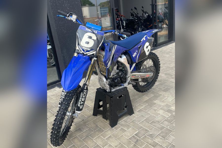 CUSTOS HOSPITALARES: Amigos sorteiam moto Yamaha e kit gráfico em rifa beneficente