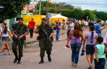 MONTE NEGRO – Chuvas atrasam a chegada de eleitores  e exército monta forte aparato – FOTOS 