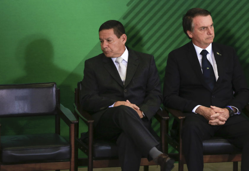 CRÍTICA: Bolsonaro sugere que Mourão atua como presidente paralelo