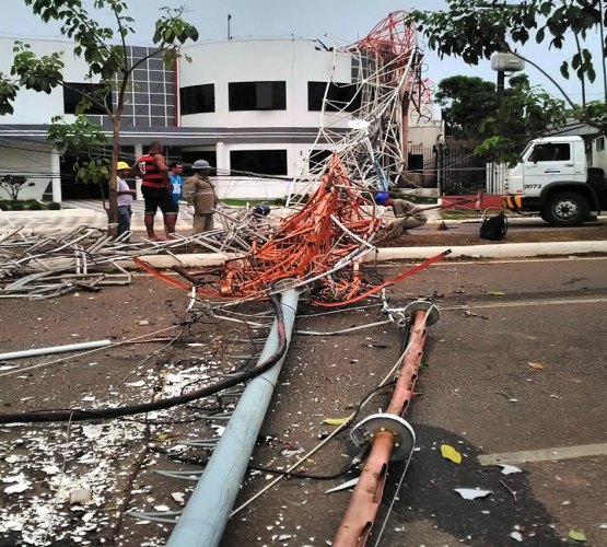 Temporal causa destruição em Porto Velho, torre da Record cai - VEJA VÍDEO 
