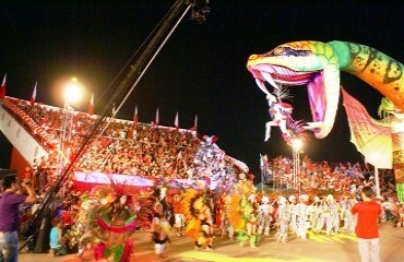 FOLCLORE – Boi-bumbá Flor do Campo abre primeira noite do “Duelo na Fronteira” – FOTOS
