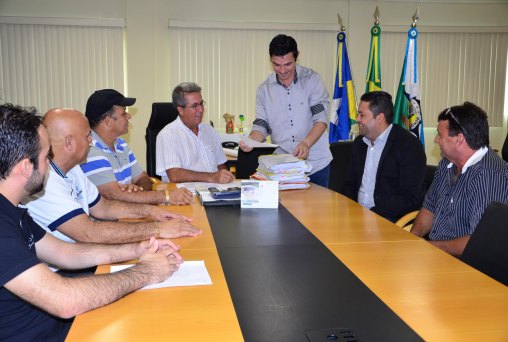 Escola Arikem recebe construção de pátio coberto