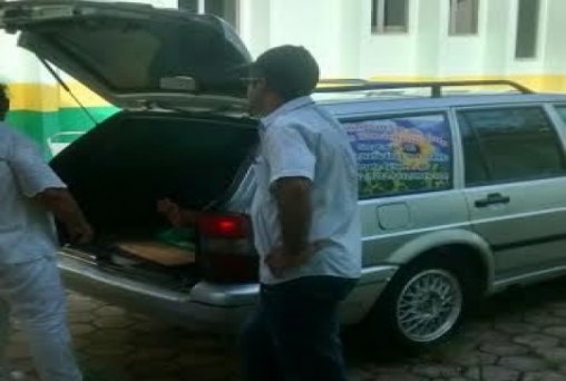 Sem médico e ambulância, pacientes são socorridas em carro de funerária