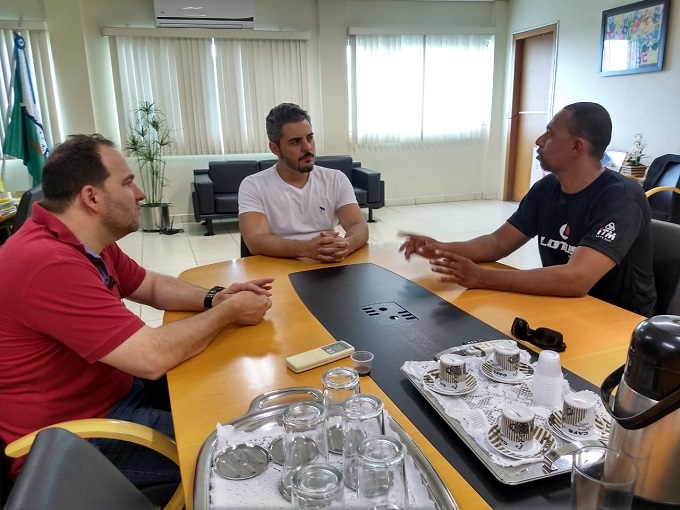 DEPUTADO DIPLOMADO: Jhony Paixão visita Ariquemes e apresenta abaixo assinado para inclusão de ciclovias