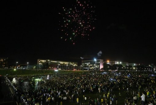 Manifestantes e PM entram em confronto após ameaça de invasão do Congresso