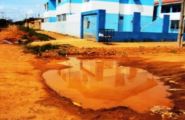 PODRIDÃO – Fossa danificada de vila de apartamentos do bairro Igarapé deixa moradores transtornados - Fotos