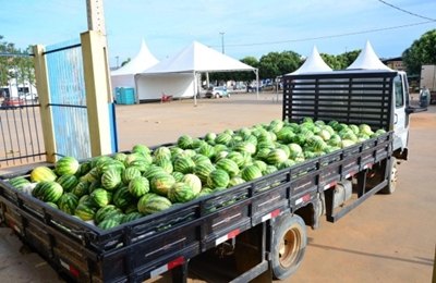 Banco de Alimentos recebe doação de quase meia tonelada de melancia