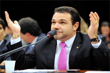 Marcos Feliciano afirma que já usou drogas e que homens podem ter “prazer anal” 