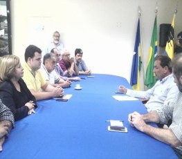 CDL e representantes reivindicam ao prefeito Hildon espaços para ambulantes