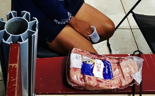 CHURRASCO – Mulher é presa furtando peça de picanha em supermercado