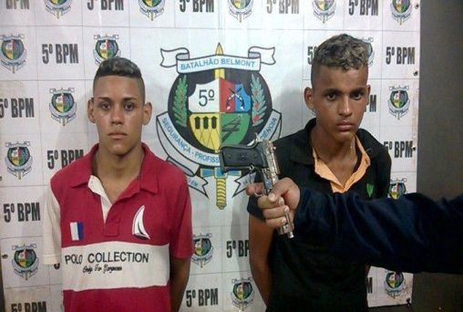 Dupla é presa com grande quantidade de cocaína e pistola simulacro