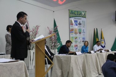 Durante debate,  OAB pede confronto de idéias