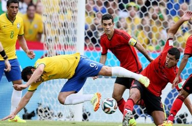 Só o capitão Thiago Silva e o volante Luiz Gustavo se salvaram da atuação medonha do Brasil em Fortaleza - Por Paulo Vinicius Coelho