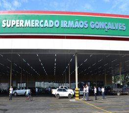 Menor é detida por furto em supermercado; comparsa fugiu