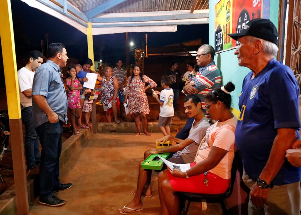 BAIRRO: Edesio Fernandes se reúne com moradores do Teixeirão para buscar soluções