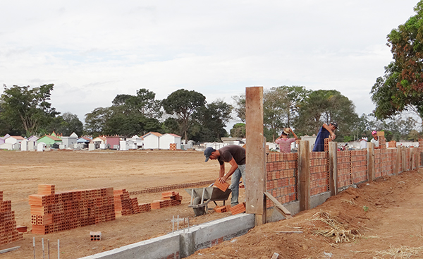 Prefeitura constrói muro do cemitério municipal e ganha reforma