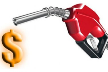 Sustos de fim de ano começam com aumento da gasolina