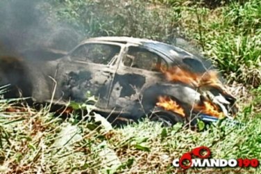 JI-PARANÁ - Carro incendeia após capotar e motorista é preso por “Falsa Comunicação de Crime