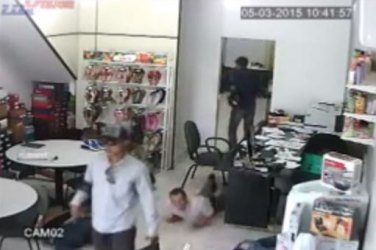 EXCLUSIVO – Vídeo mostra ação de bandidos durante assalto em distribuidora em Porto Velho