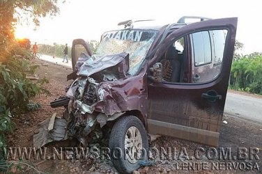 Choque frontal entre veículos deixa uma pessoa morta e duas feridas