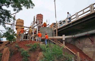 Prefeitura paralisa trânsito sobre ponte do rio Machado na madrugada dessa quarta (11)