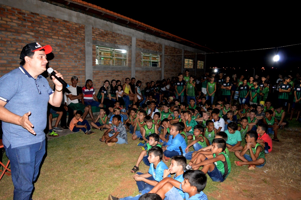 ESCOLA DE FUTEBOL: Cleiton Roque recebe agradecimentos por destinar emenda no valor de R$230 mil