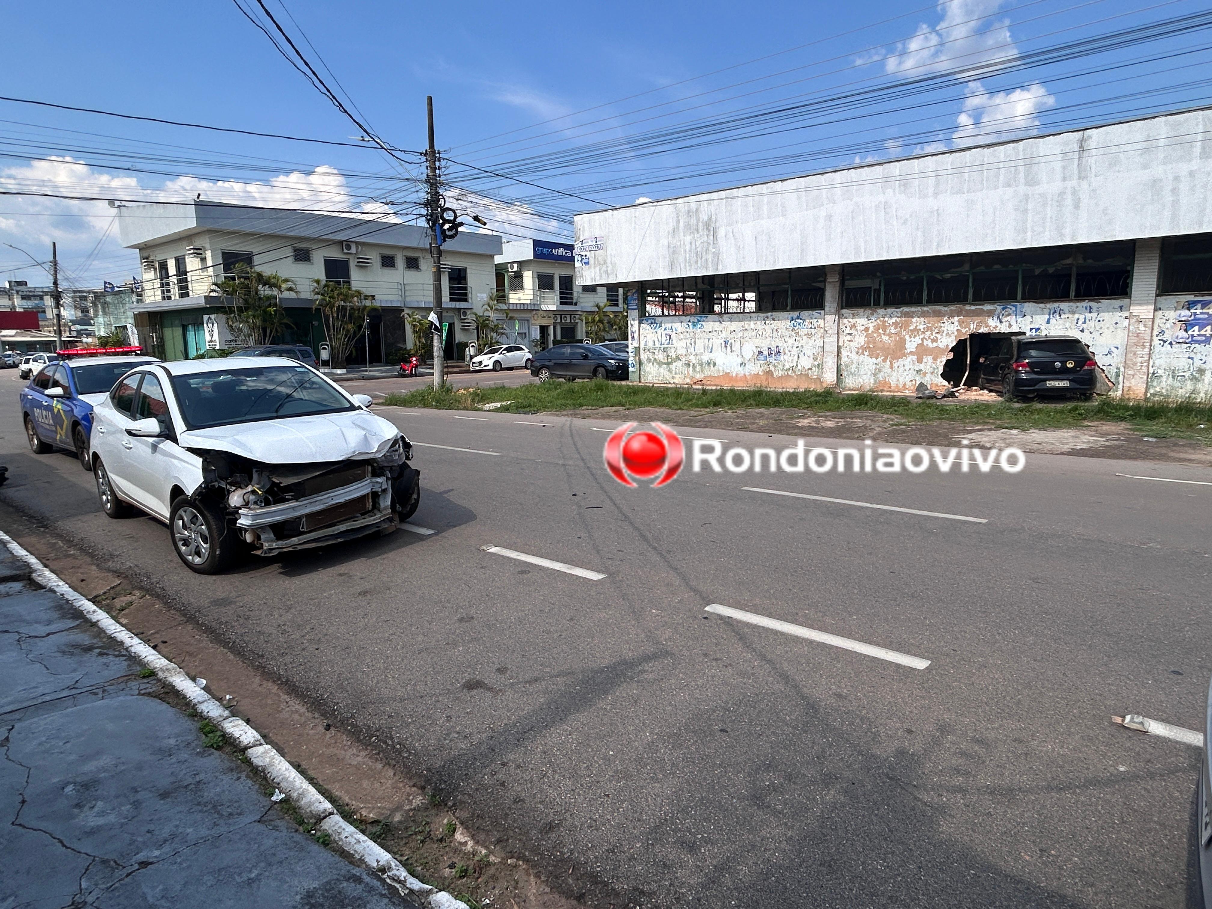 DESTRUIÇÃO: Carro invade prédio no Centro de Porto Velho após batida entre três veículos