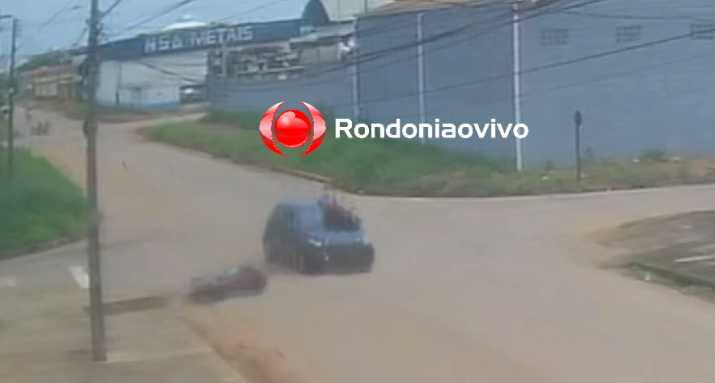 VÍDEO: Motociclista sem habilitação avança cruzamento e sofre grave acidente 