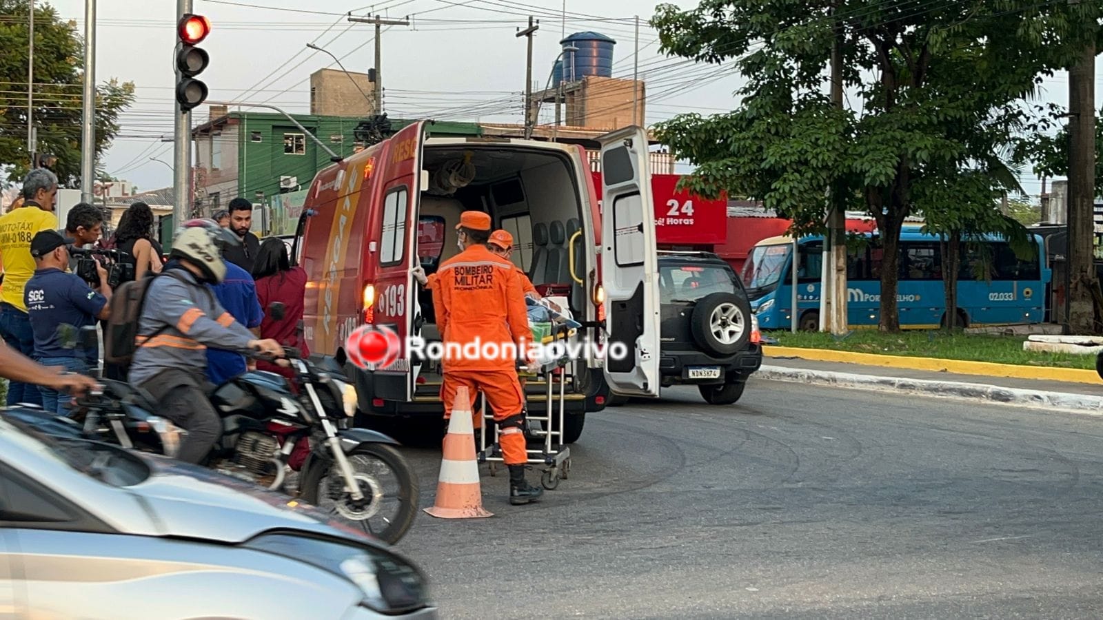 ATINGIDO EM CHEIO: Pedestre quebra a perna após atropelamento na Jorge Teixeira 