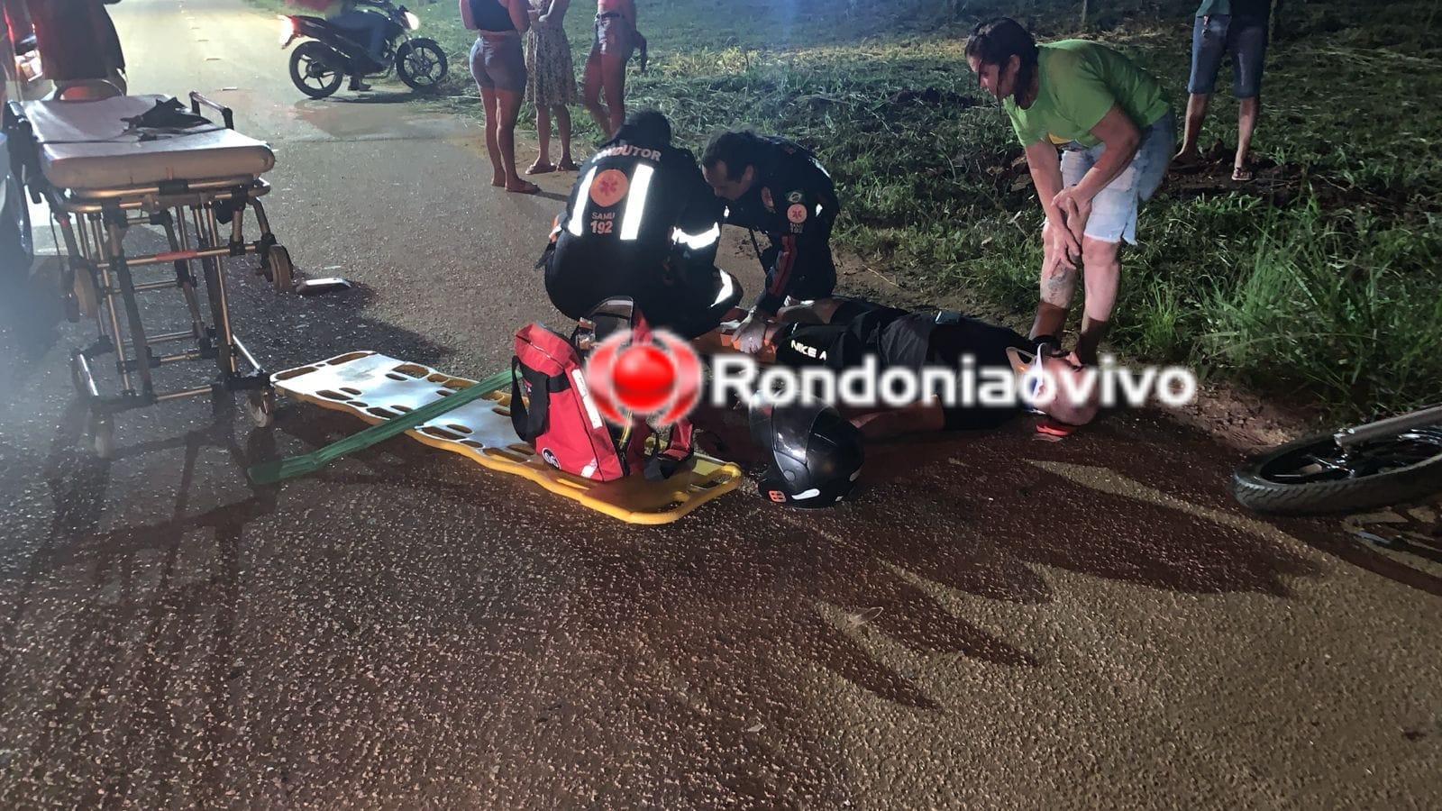 ESTRADA DO JAPONÊS: Motociclista sofre fratura na perna após colidir na traseira de carro 