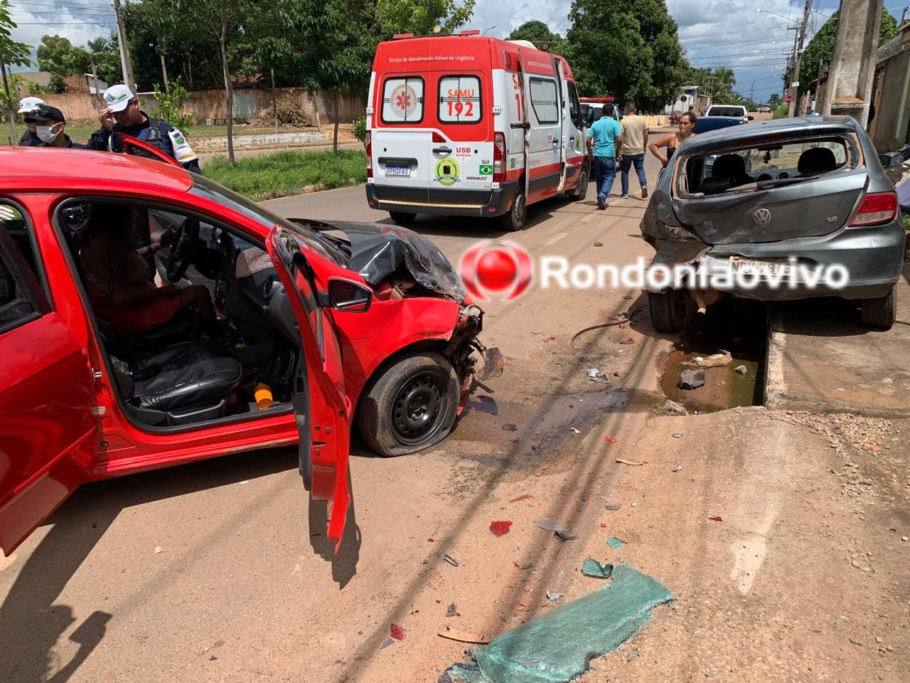 EMBRIAGUEZ: Casal fica ferido em grave acidente após motorista bater em carro parado 